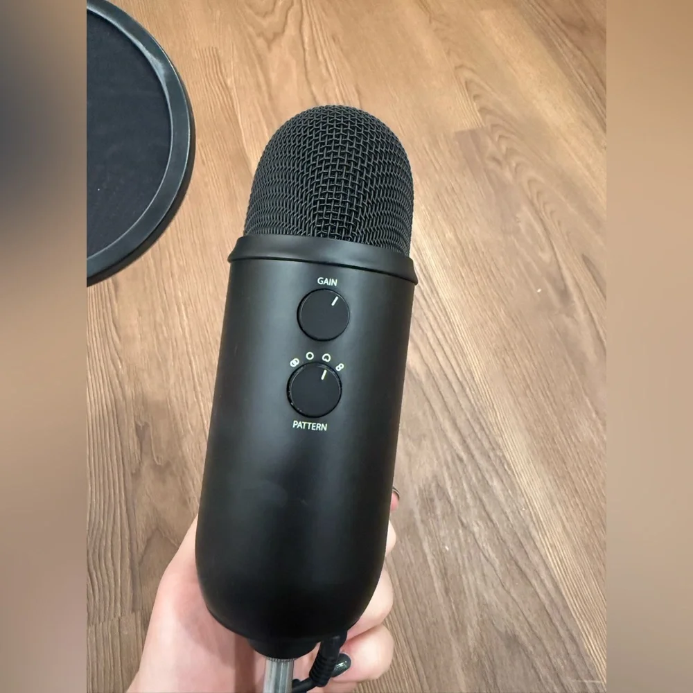 Blue Yeti microphone with wind screen and flexible desk attachment